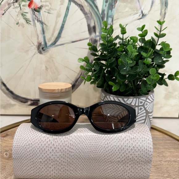 Vogue Accessories - LAST PRICE🍒🤍 VOGUE sunglasses